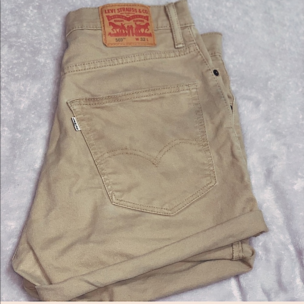 ⤷ LEVIS 569 TAN HIGHWAISTED SHORTS